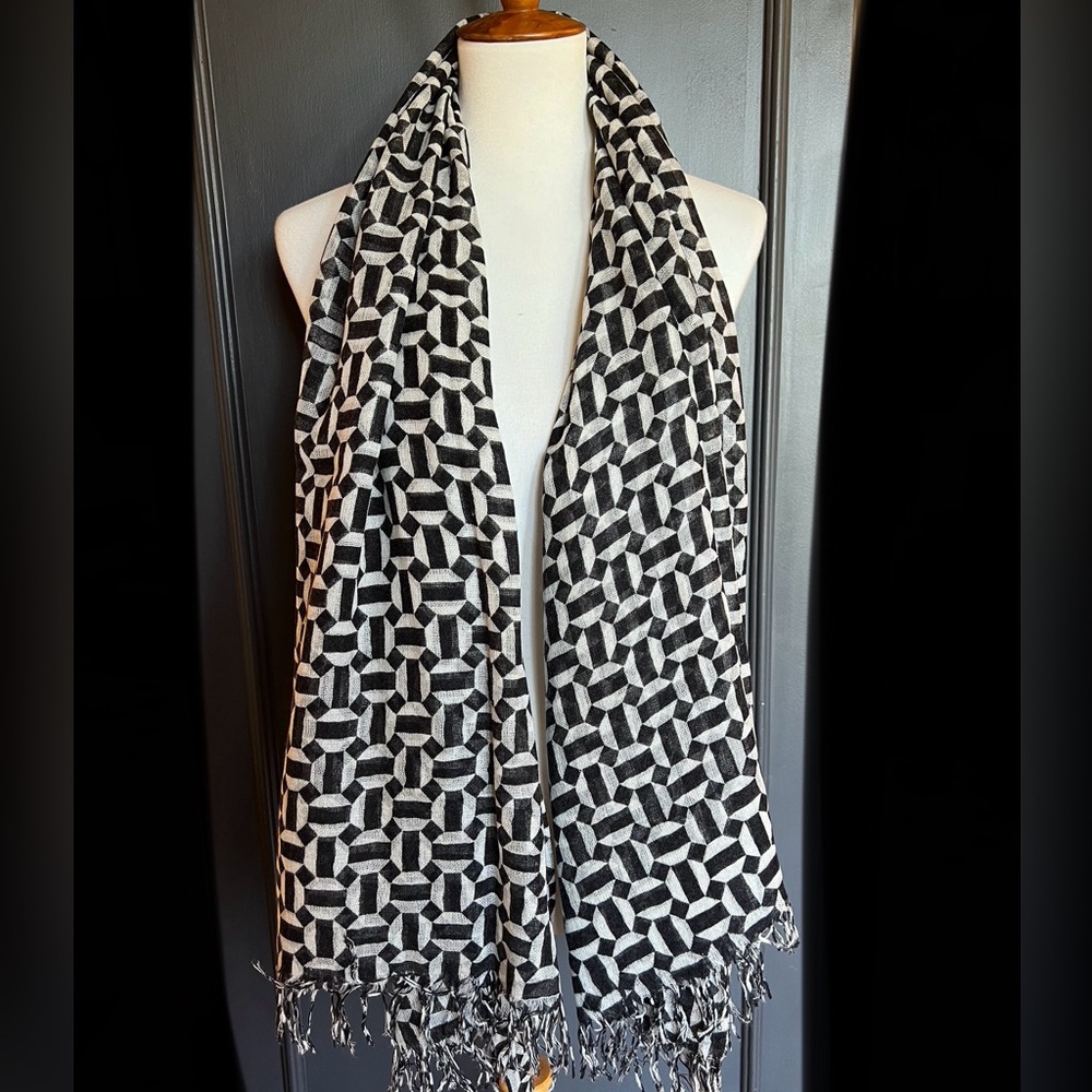 New Auth Chan Luu Harissa Tile Cashmere Silk Scarf Color: Black